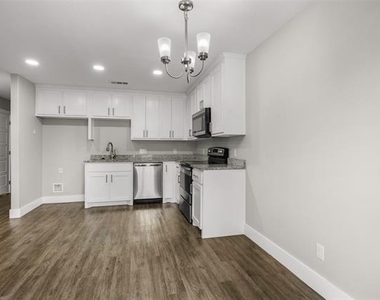 901 W Collins Street - Photo Thumbnail 16