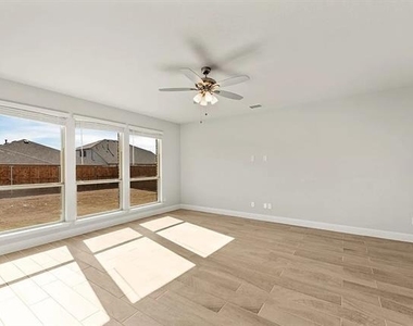 1232 Starlight Avenue - Photo Thumbnail 6