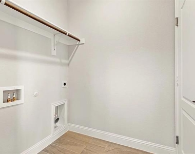 1232 Starlight Avenue - Photo Thumbnail 9