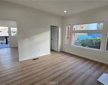 1036 Beacon - Photo Thumbnail 4