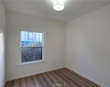 1036 Beacon - Photo Thumbnail 3