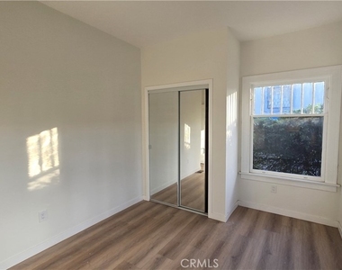 1040 Beacon - Photo Thumbnail 4