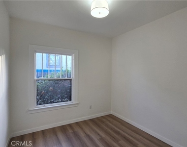 1040 Beacon - Photo Thumbnail 5