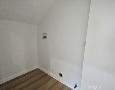 1040 Beacon - Photo Thumbnail 6
