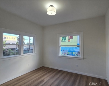 1040 Beacon - Photo Thumbnail 2