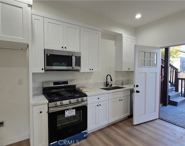 1040 Beacon - Photo Thumbnail 3