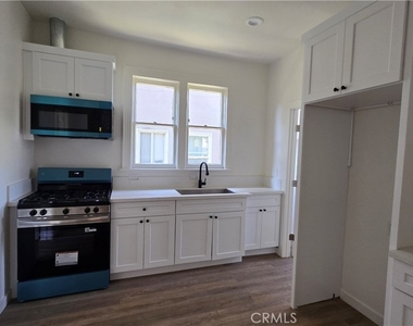 975 N Park - Photo Thumbnail 4