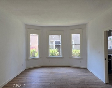 975 N Park - Photo Thumbnail 3