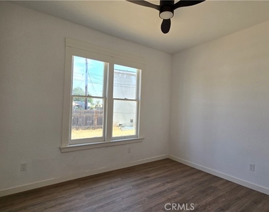 975 N Park - Photo Thumbnail 6