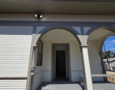 975 N Park - Photo Thumbnail 1