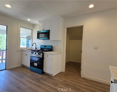 975 N Park - Photo Thumbnail 5