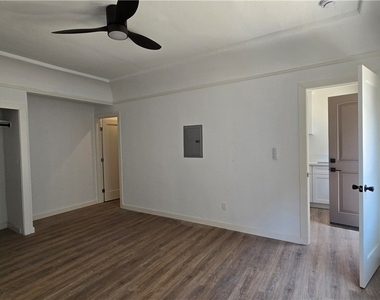 973 N Park - Photo Thumbnail 3