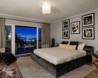 1514 Sunset Plaza Drive - Photo Thumbnail 23