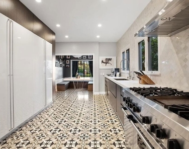 1514 Sunset Plaza Drive - Photo Thumbnail 14