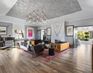 1514 Sunset Plaza Drive - Photo Thumbnail 6