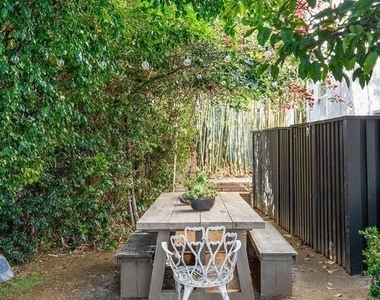 1514 Sunset Plaza Drive - Photo Thumbnail 29