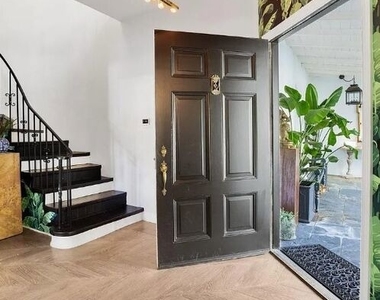 1514 Sunset Plaza Drive - Photo Thumbnail 5