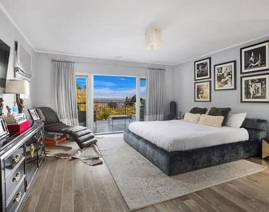 1514 Sunset Plaza Drive - Photo Thumbnail 24