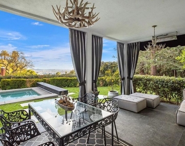 1514 Sunset Plaza Drive - Photo Thumbnail 11