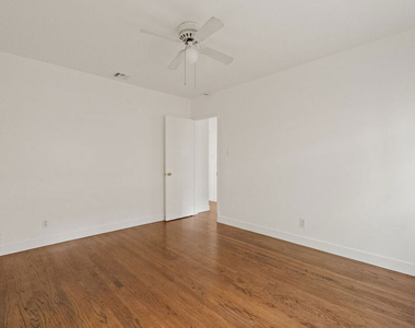 821 Laveta Terrace - Photo Thumbnail 12