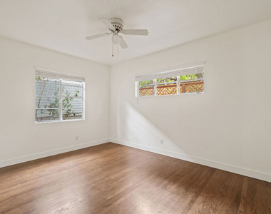 821 Laveta Terrace - Photo Thumbnail 11