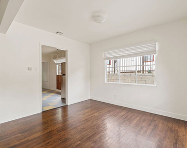 821 Laveta Terrace - Photo Thumbnail 4