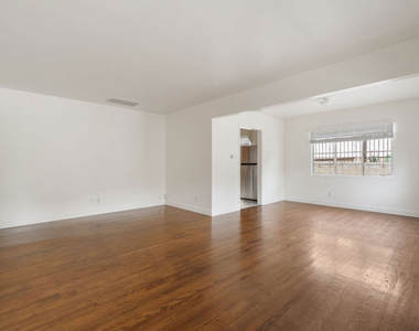 821 Laveta Terrace - Photo Thumbnail 2