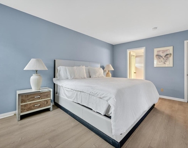 6 Concourse Drive - Photo Thumbnail 8