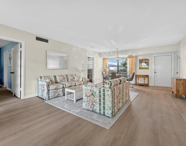 6 Concourse Drive - Photo Thumbnail 5