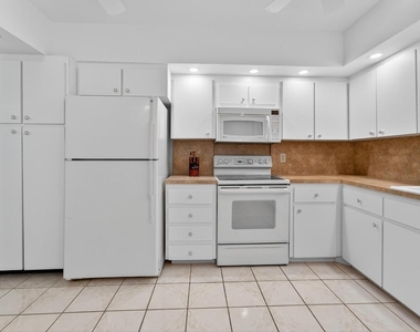 6 Concourse Drive - Photo Thumbnail 3