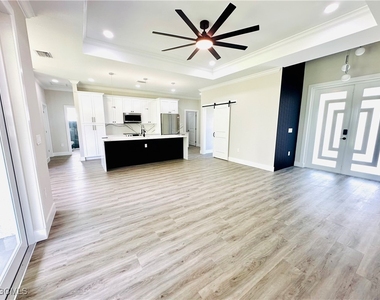 771 Gaylord Avenue S - Photo Thumbnail 4