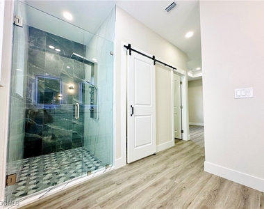 771 Gaylord Avenue S - Photo Thumbnail 14