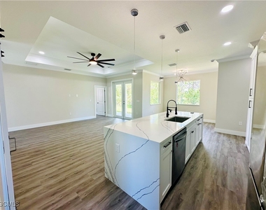 771 Gaylord Avenue S - Photo Thumbnail 5