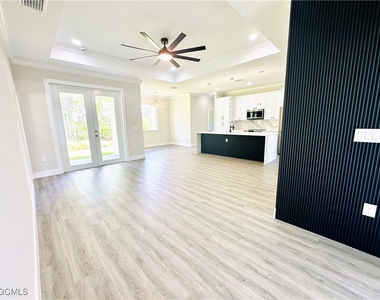 771 Gaylord Avenue S - Photo Thumbnail 3