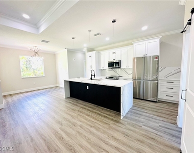 771 Gaylord Avenue S - Photo Thumbnail 9
