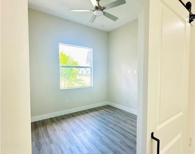 771 Gaylord Avenue S - Photo Thumbnail 6