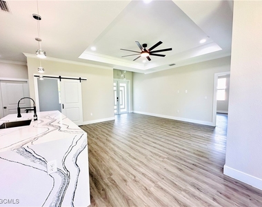 771 Gaylord Avenue S - Photo Thumbnail 8
