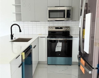 2057 Barroso - Photo Thumbnail 6