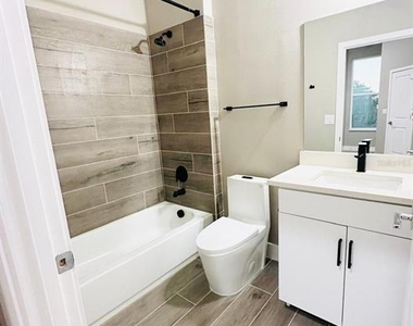 1680 Houston Street - Photo Thumbnail 5