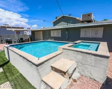 2409 N Bruce Street - Photo Thumbnail 10