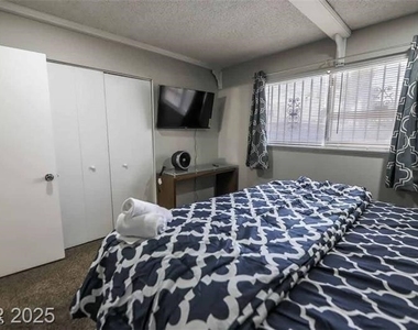 2409 N Bruce Street - Photo Thumbnail 9