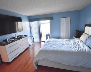 4301 Martinique Circle - Photo Thumbnail 12