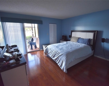4301 Martinique Circle - Photo Thumbnail 11