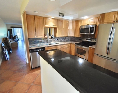 4301 Martinique Circle - Photo Thumbnail 7