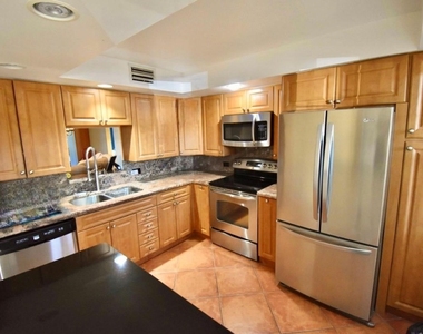 4301 Martinique Circle - Photo Thumbnail 5