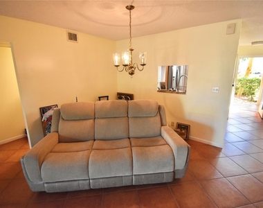 4301 Martinique Circle - Photo Thumbnail 10