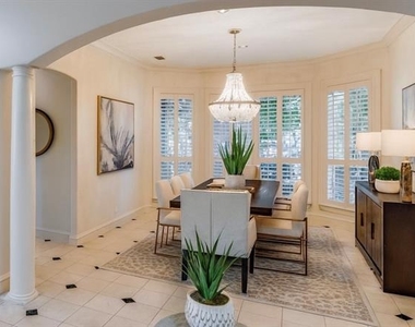 5212 Scottish Way - Photo Thumbnail 3