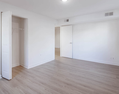 701 North Wayne Street - Photo Thumbnail 22