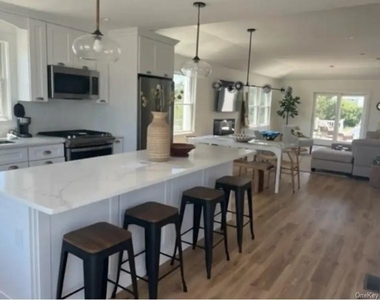 800 Dune Road - Photo Thumbnail 4