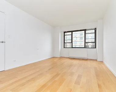 345 E 80th Street - Photo Thumbnail 7